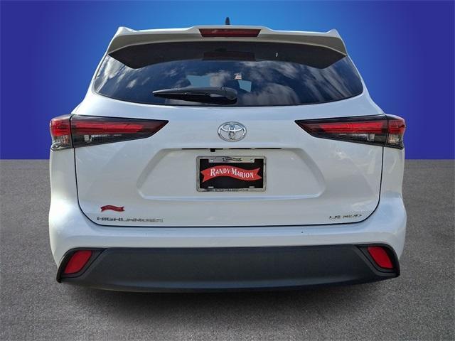 2024 toyota highlander le