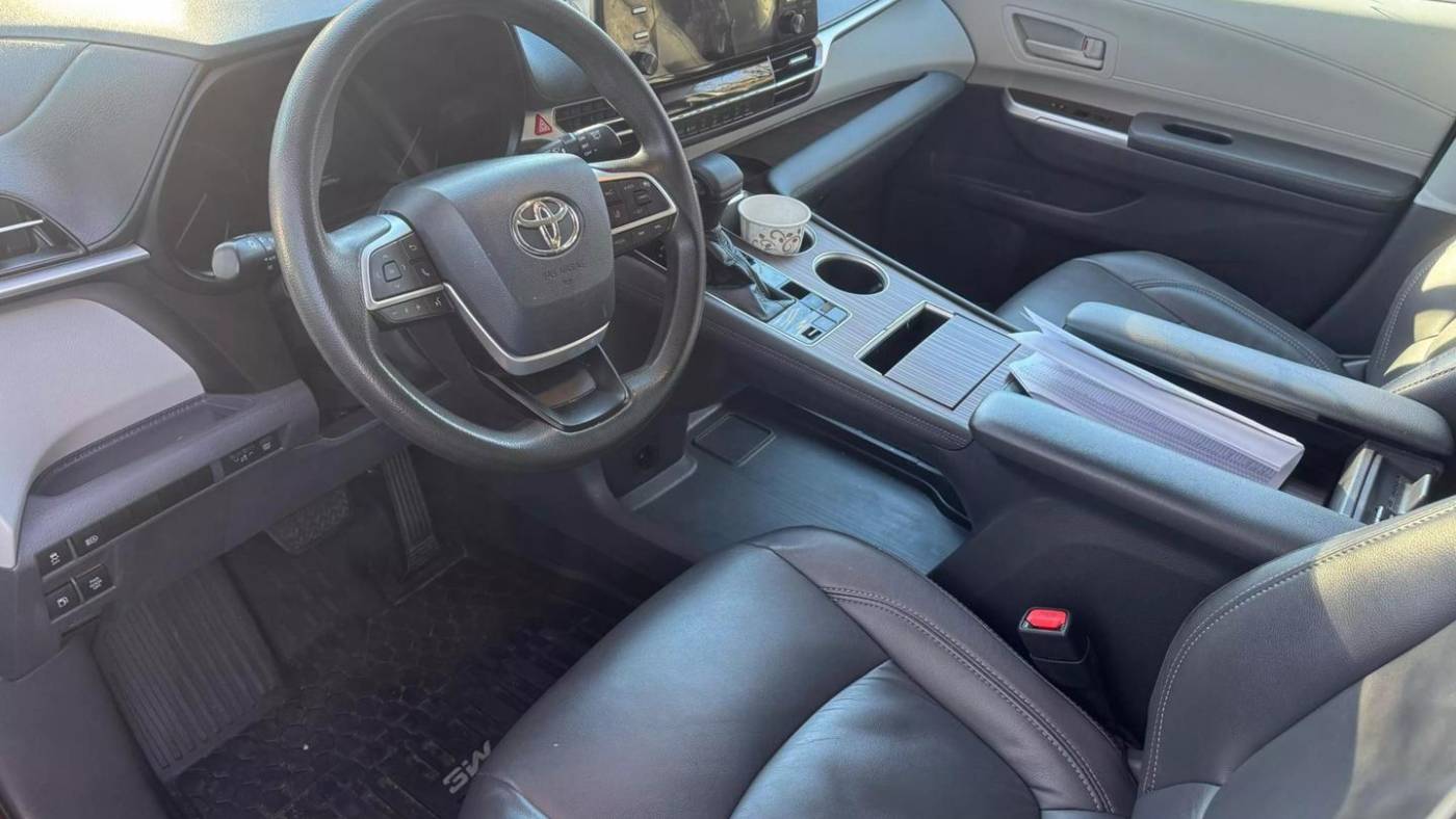 2021 toyota sienna le 8-passenger