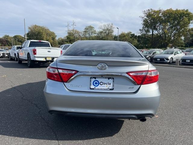 2016 toyota camry se