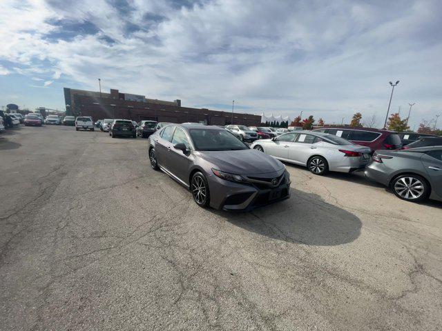 2022 toyota camry se