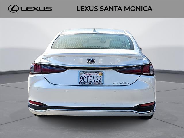 2022 lexus es 300h base