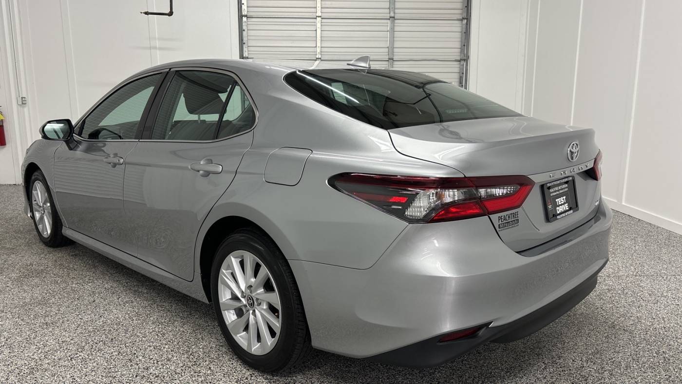 2022 toyota camry le