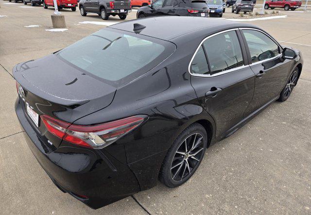 2022 toyota camry se