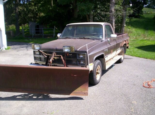 1984 chevrolet k20 4wd pickup,5.7l v-8,4 speed manual trans.,runs+drives,restore