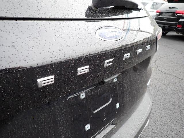 2022 ford escape se