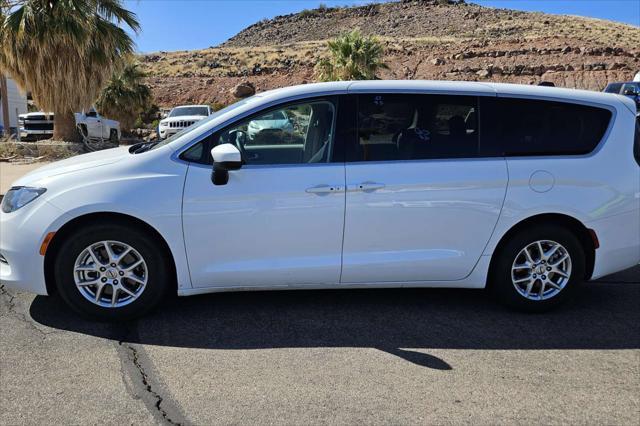 2022 chrysler voyager lx