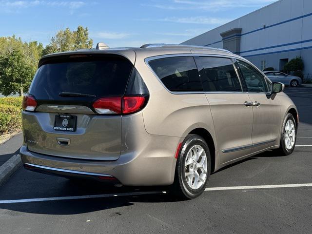 2018 chrysler pacifica touring-l