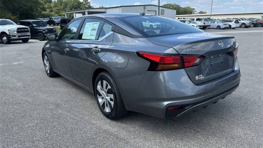 2025 Nissan s