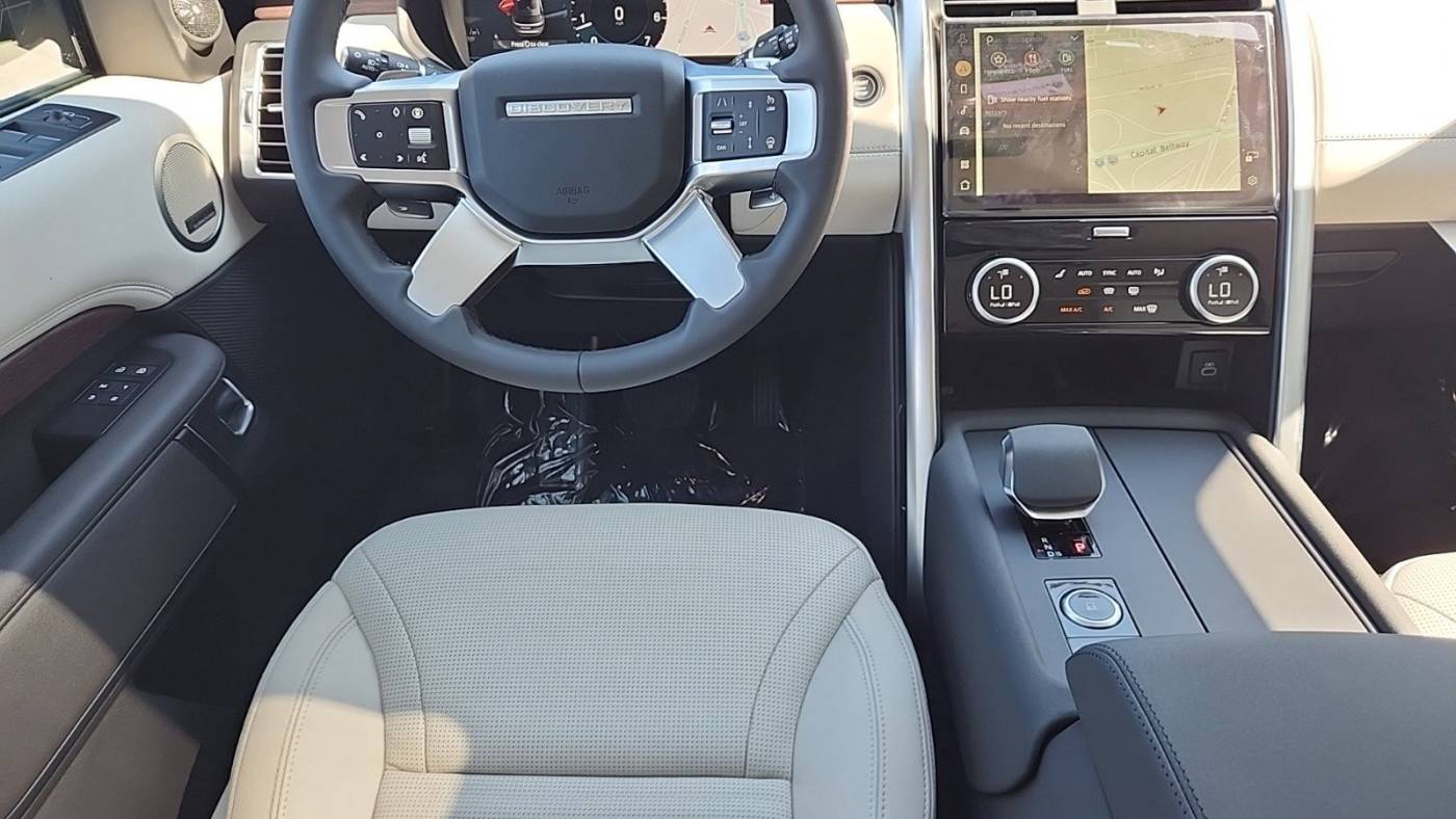 2024 land rover discovery p300 s