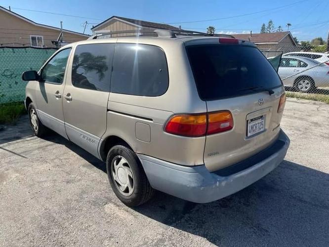 2000 toyota sienna le minivan in oxnard, california