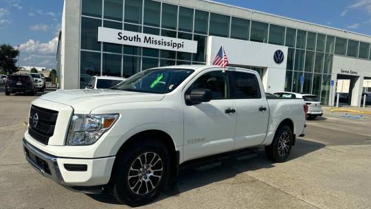 2022 Nissan Titan sv