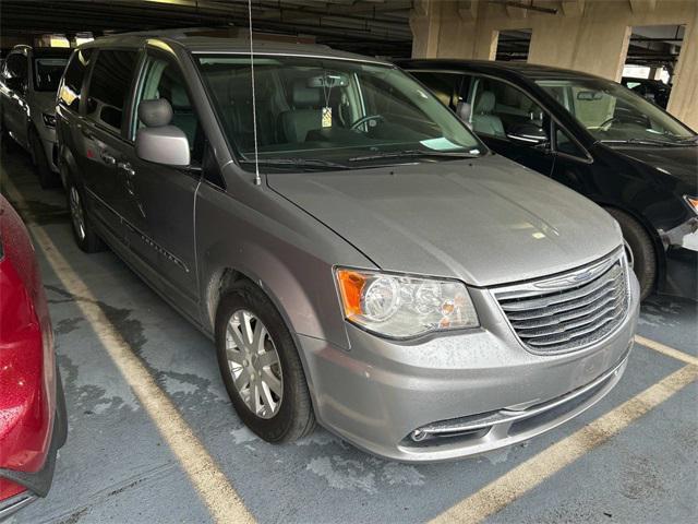 2016 chrysler town & country touring