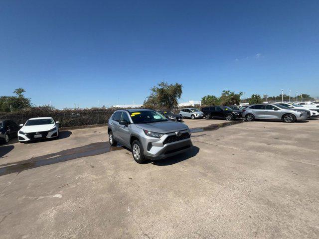 2021 toyota rav4 le