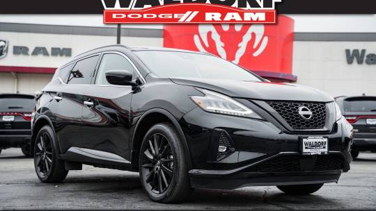 2023 Nissan se