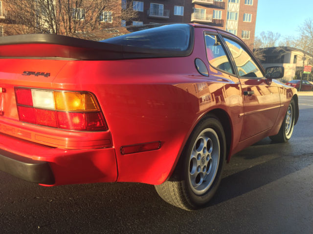 1985 porsche 944 base coupe 2-door 2.5l low miles no reserve !!!!! runs great!