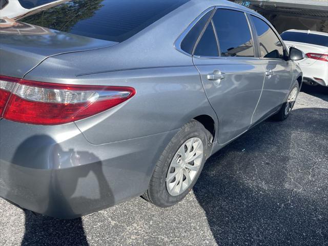 2016 toyota camry le