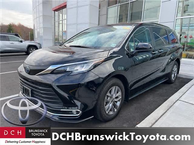 2022 toyota sienna xle 8 passenger