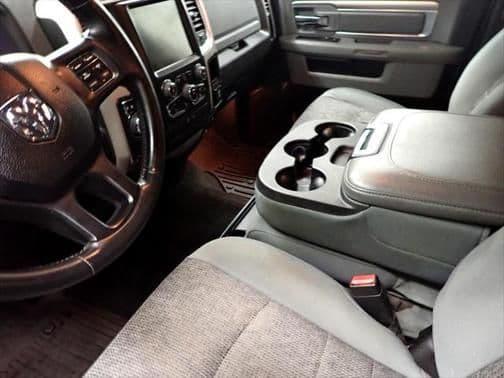 2015 ram 1500 4wd crew cab 140.5'' outdoorsman in milwaukee, wisconsin