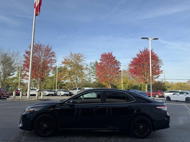 2020 toyota camry hybrid se
