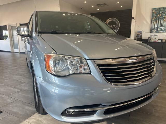 2012 chrysler town & country touring-l