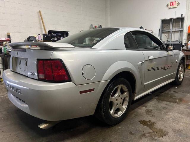 2004 ford mustang base