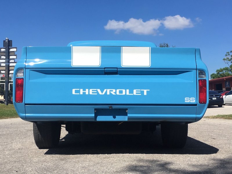 chevrolet c10 restomod pickup