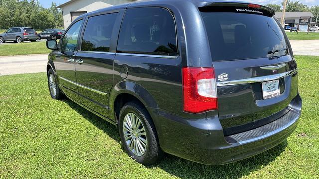2014 chrysler town & country touring-l