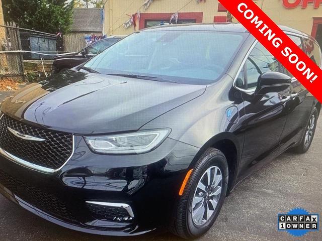 2024 chrysler pacifica hybrid select