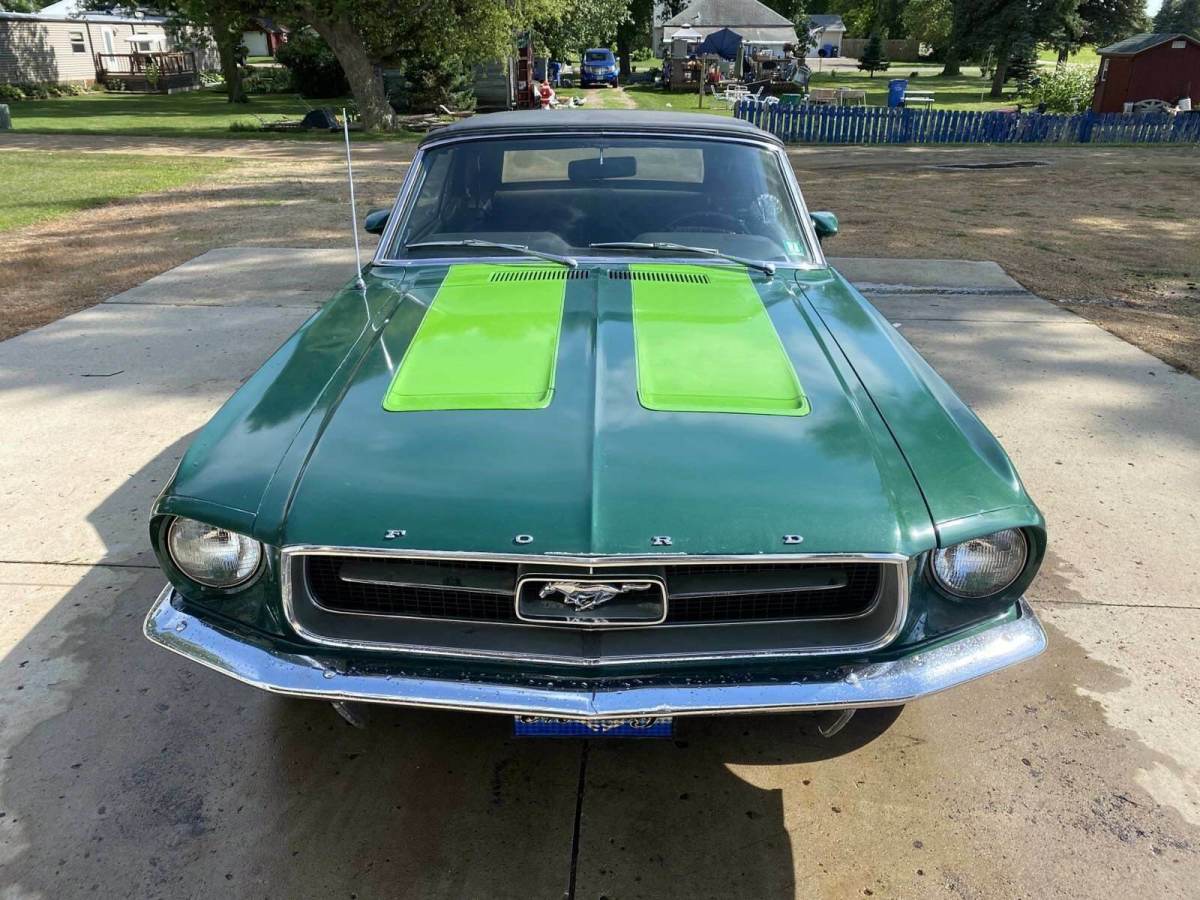 1967 ford mustang convertible 124000 miles green convertible 8 cyl, automatic