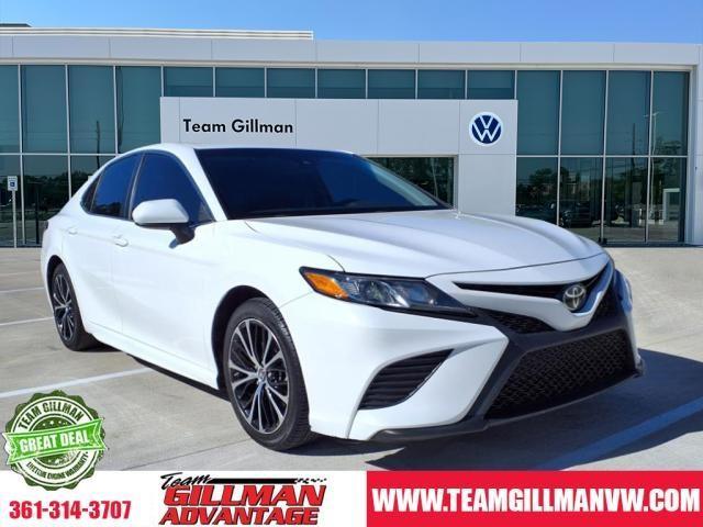 2019 toyota camry le