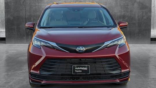 2024 toyota sienna le 8-passenger