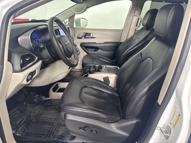 2022 chrysler pacifica touring-l