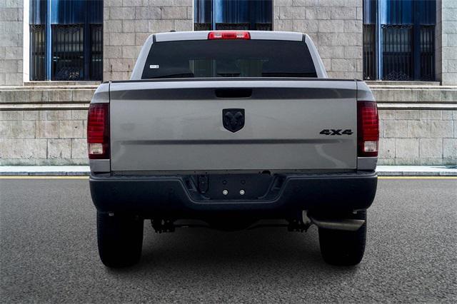 2024 ram 1500 classic warlock crew cab 4x4 5'7' box