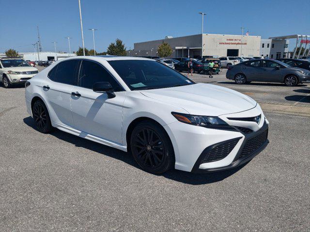 2024 toyota camry hybrid se