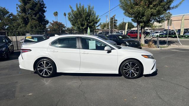 2020 toyota camry se