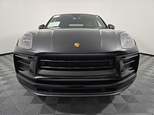 2022 porsche macan base