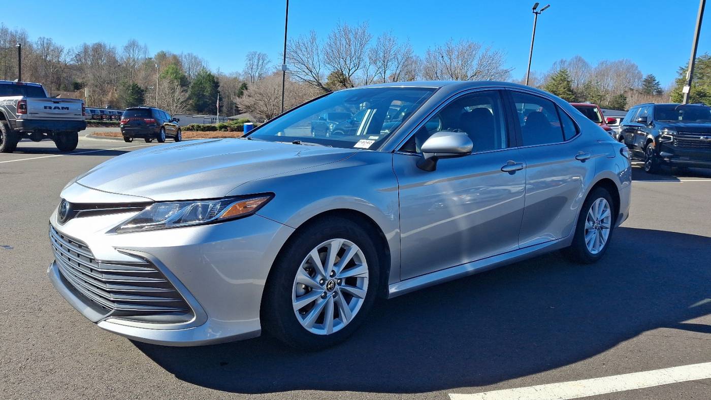 2022 toyota camry le