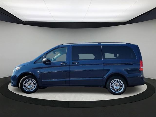 2022 mercedes-benz metris base