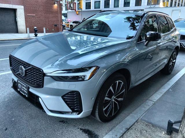 2024 volvo xc60 b5 plus dark theme