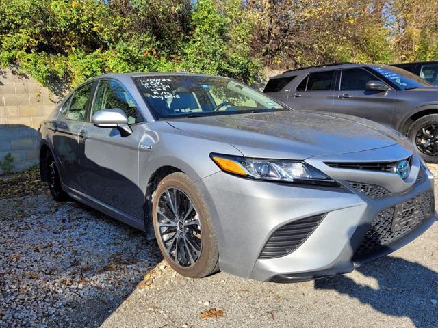 2020 toyota camry hybrid se