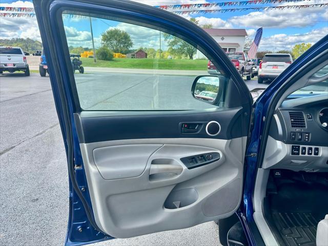 2014 toyota tacoma base