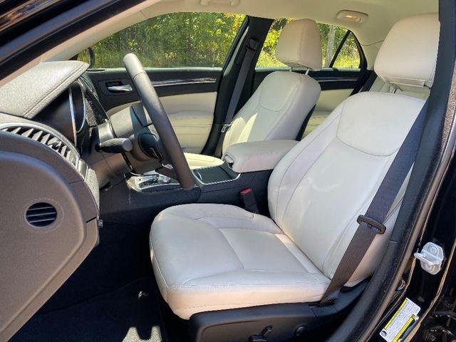 2022 chrysler 300 touring l