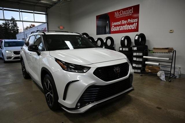 2022 toyota highlander xse