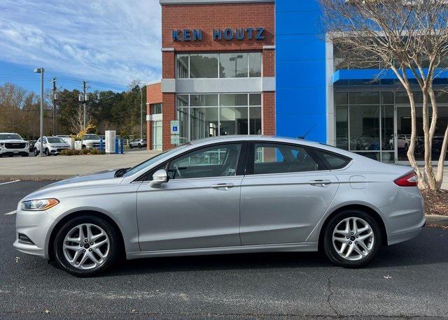 2016 ford fusion se