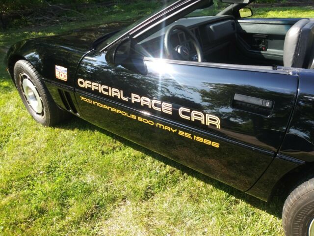 very nice 1986 chevrolet corvette convertible pace car , 5.7 v8, auto trans