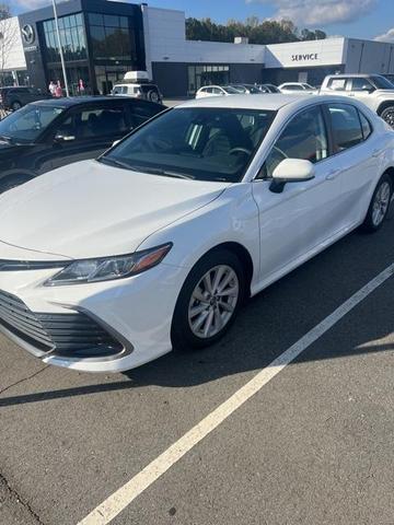 2022 toyota camry le