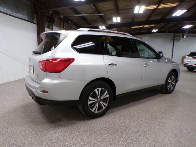 2017 nissan pathfinder sv