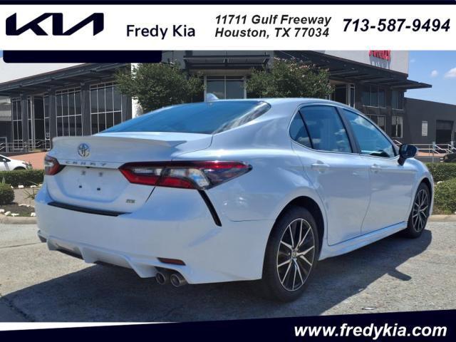 2022 toyota camry se