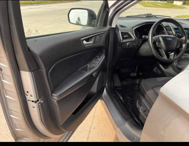 2020 ford edge se
