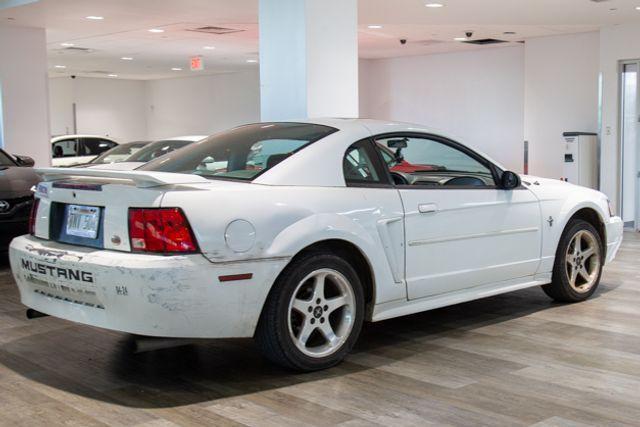 2003 ford mustang base
